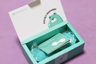 힐니스북 [힐마이넥]   거북목 통증완화를 위한 휴대용 목 안마기 — 4.5점을 준 리뷰어가 2022년 12월 올린 사용 사진