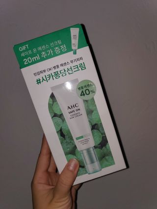 [AHC] 세이프온 에센스 선크림 올리브영 스페셜 증정 기획세트 — 5점을 준 리뷰어가 2022년 6월 올린 사용 사진