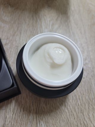 오투에니원 갈락토미세스 비타민 C 프리미엄 블랙스완 크림 50g — 1점을 준 리뷰어가 2023년 1월 올린 사용 사진