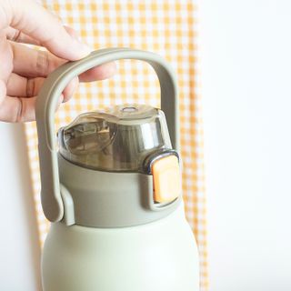 모즈스웨덴 MOZ 스웨덴 316 스텐 대용량 원터치 손잡이 보냉보온병 — 5점을 준 리뷰어가 2023년 8월 올린 사용 사진