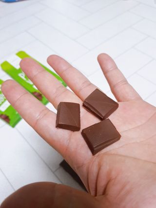 당류2g 자일리톨로 단맛을낸 슈카 퓨어비건 무설탕초콜릿 Xucker vegan 2개입 — 5점을 준 리뷰어가 2021년 4월 올린 사용 사진