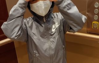 아토팜 블라블라 황사방역 마스크 KF94 — 4점을 준 리뷰어가 2021년 10월 올린 사용 사진