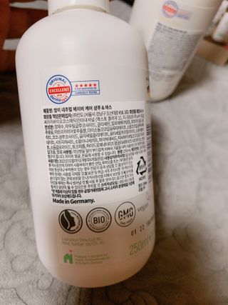 mom e 맘이 내추럴 베이비 케어 샴푸앤바스+로션 — 5점을 준 리뷰어가 2021년 1월 올린 사용 사진