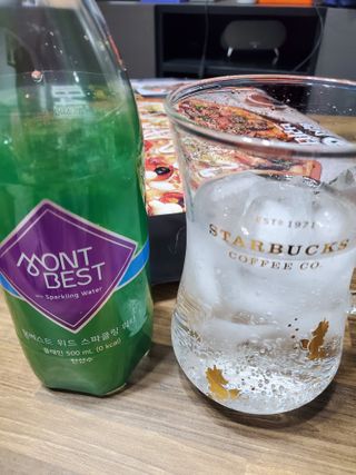 몽베스트 Montbest with Sparkling water Plain 20병 — 5점을 준 리뷰어가 2021년 11월 올린 사용 사진
