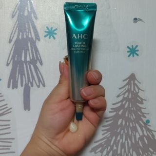 [NEW 탄력유턴 아이크림] AHC 유스 래스팅 리얼 아이크림 포 페이스 — 5점을 준 리뷰어가 2021년 2월 올린 사용 사진
