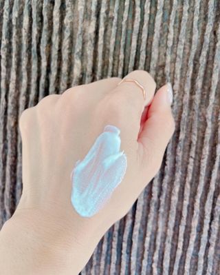 리더스코스메틱 리더스 카밍 바이오틱스 선 에센스 SPF 50+ PA++++ — 5점을 준 리뷰어가 2022년 8월 올린 사용 사진