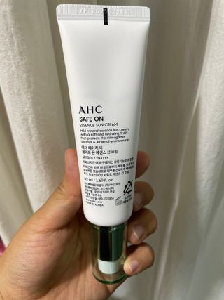 [AHC] 세이프온 에센스 선크림 올리브영 스페셜 증정 기획세트 — 5점을 준 리뷰어가 2022년 6월 올린 사용 사진