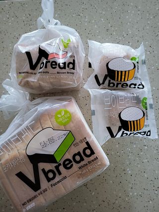 롯데제과 Vbread 포카치아식빵1개 + 미니식빵 1개 + 머핀 2개 세트 — 5점을 준 리뷰어가 2021년 9월 올린 사용 사진