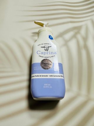 카프리나 산양밀크 모이스춰라이징 바디로션 350ml(라벤더향) — 5점을 준 리뷰어가 2023년 5월 올린 사용 사진