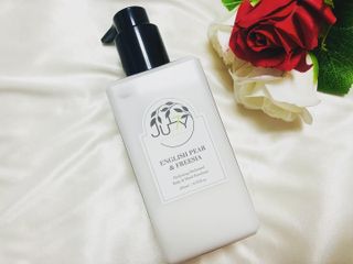 줄라이 모닝 _ JULY MORNING 줄라이모닝 하이드레이팅 퍼퓸드 바디앤핸드 에멀젼 — 5점을 준 리뷰어가 2021년 12월 올린 사용 사진