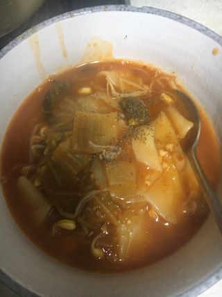 [푸딩팩토리] 얼큰김치수제비 350g  / 우삼겹 김치찌개 185g — 4점을 준 리뷰어가 2022년 10월 올린 사용 사진