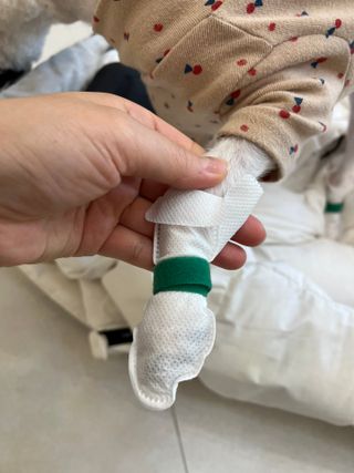 코보콩 에어슈즈 강아지 일회용 신발 소용량 패키지 20매 초경량  미끄럼방지 실내외 겸용 — 5점을 준 리뷰어가 2022년 2월 올린 사용 사진