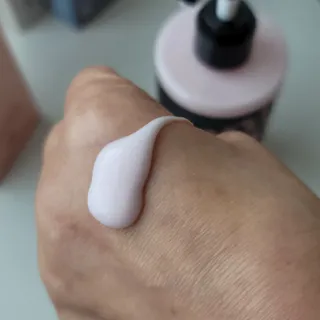 난나 살몬 스파이더 검버섯 미백 톤업 화이트닝 연어 앰플 크림 300ml 대용량 — 5점을 준 리뷰어가 2022년 12월 올린 사용 사진