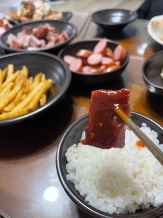 [테이스티나인] [레디잇x부루마불] 부어스트 바베큐 플래터 1000g — 5점을 준 리뷰어가 2022년 4월 올린 사용 사진
