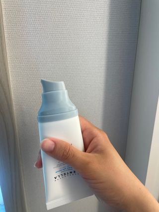 [스킨1004] 마다가스카르 센텔라 히알루-시카 워터핏 선세럼 50ml — 5점을 준 리뷰어가 2024년 5월 올린 사용 사진