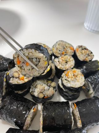 해풀잎 누구나 김밥*1ea [(혼합야채 35g *1ea,  김밥김 (5g, 5ea),  양념간장 (6g, 5ea), 참기름(5g, 2ea)] — 4점을 준 리뷰어가 2022년 7월 올린 사용 사진