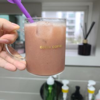 BLENDY'S 핑크 스무디+블론디 스무디 — 4점을 준 리뷰어가 2021년 9월 올린 사용 사진