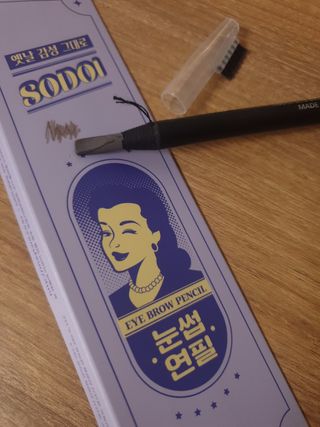 [MONDRAW] 몬드로우 POPBROW 크래용 아이브로우 색연필 타입 — 4점을 준 리뷰어가 2022년 4월 올린 사용 사진