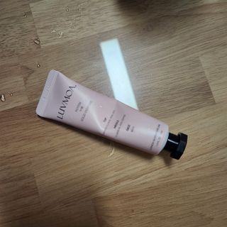 러브모아 향수 고체향수 승무원 고체향수 바르는 향수 니치향수 도손 우드세이지 앤 씨솔트 — 5점을 준 리뷰어가 2022년 10월 올린 사용 사진