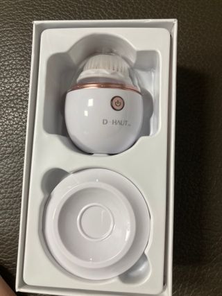 디하우트 랩 디하우트랩 클렌징 피부관리기 진동클렌저 실리콘+2종 인조모 브러시 — 5점을 준 리뷰어가 2021년 11월 올린 사용 사진