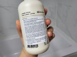 [위켄더스] 끈적임 없이 수분감을 채워주는 핸드& 바디로션 1종 랜덤발송 — 5점을 준 리뷰어가 2022년 4월 올린 사용 사진