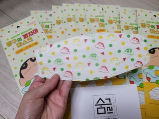 [숨그림]  덴탈마스크 짱구 우리아이 그리고 내가 쓰는 믿을수있는 케릭터 마스크  16종 — 5점을 준 리뷰어가 2021년 11월 올린 사용 사진
