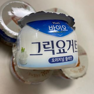매일바이오 그릭요거트 오리지널 플레인 4개, 로스터리 커피믹스 4개 — 5점을 준 리뷰어가 2021년 12월 올린 사용 사진