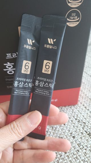 [푸름웰니스] 프리미엄 6년근 홍삼스틱 3mg x 100포 — 5점을 준 리뷰어가 2022년 4월 올린 사용 사진