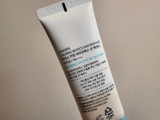 리더스코스메틱 리더스 카밍 바이오틱스 선 에센스 SPF 50+ PA++++ — 5점을 준 리뷰어가 2022년 5월 올린 사용 사진