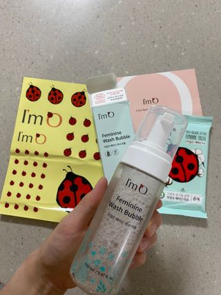 아임오 페미닌워시 150ML + 페미닌티슈6입 + 아임오스티커 + 쿠폰북 — 5점을 준 리뷰어가 2021년 10월 올린 사용 사진
