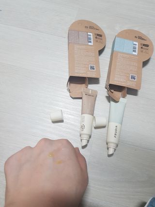 [후르디아] 올리브영 착한보습 비건 립버터 2종 — 5점을 준 리뷰어가 2022년 11월 올린 사용 사진