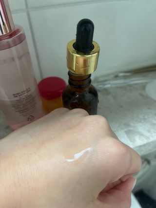 스킨큐어 산다화 비타민c 화이트닝 에센스 30ml — 2점을 준 리뷰어가 2024년 1월 올린 사용 사진