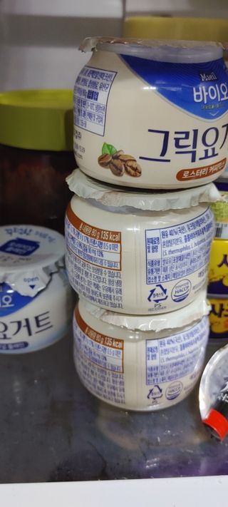 매일바이오 그릭요거트 오리지널 플레인 4개, 로스터리 커피믹스 4개 — 5점을 준 리뷰어가 2021년 12월 올린 사용 사진