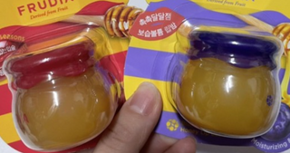 [후르디아] 올리브영 꿀과즙 립밤 2종 (블루베리/석류) — 5점을 준 리뷰어가 2021년 11월 올린 사용 사진
