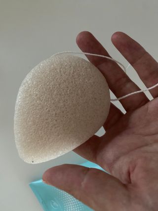 오투에니원 화이트 스완 퍼펙트 폼 클렌징 150g 퍼프증정 — 5점을 준 리뷰어가 2022년 12월 올린 사용 사진