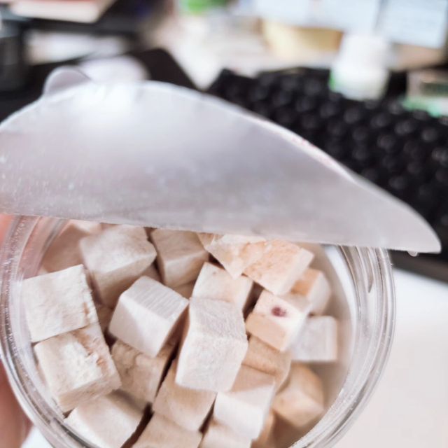 [펫시밀] 원물그대로 영양듬뿍 진공동결건조 북어트릿75g,치킨트릿100g,연어트릿75g 강아지 고양이 간식 리뷰 사진