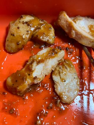 굽네몰 [굽네] 소스가 맛있는 닭가슴살 슬라이스 4종 — 5점을 준 리뷰어가 2021년 11월 올린 사용 사진