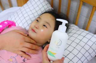 mom e 맘이 내추럴 베이비 케어 샴푸앤바스+로션 — 5점을 준 리뷰어가 2021년 1월 올린 사용 사진