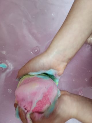 소담스퀘어 상암 Evreryday Bath Bomb Day7(에브리데이 배쓰밤 데이7) / 7종 중 2종 랜덤발송 — 5점을 준 리뷰어가 2022년 11월 올린 사용 사진