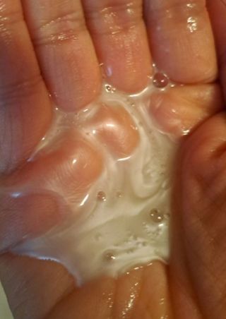 프리마인 더이상 뻣뻣하고 효과없는 탈모샴푸는 NO. 근본부터 케어하는 셀베이스 그린티샴푸(500ml) — 5점을 준 리뷰어가 2023년 5월 올린 사용 사진