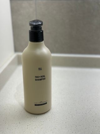 패스트힐(fast heal) 패스트힐 탈모증상완화샴푸 470ml — 5점을 준 리뷰어가 2023년 9월 올린 사용 사진