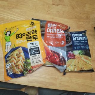 (주)성경순만두 곤약만두.콘치즈만두,삼각당면만두,당면 야끼만두,대구전통 납작만두,떡뽁이 매콤소스,달콤소스 — 3점을 준 리뷰어가 2023년 4월 올린 사용 사진
