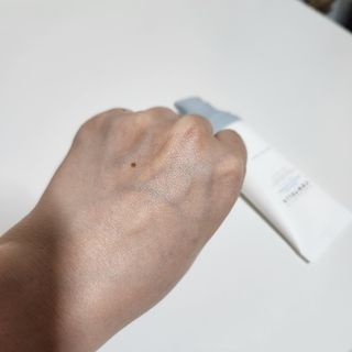 [스킨1004] 마다가스카르 센텔라 히알루-시카 워터핏 선세럼 50ml — 5점을 준 리뷰어가 2024년 5월 올린 사용 사진