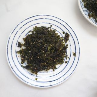 하나마이 [마마쿡] 전 청와대 천상현 셰프의 밑반찬  5종세트(소고기 장조림+연근조림+진미채+간장김자반+새우김자반) — 5점을 준 리뷰어가 2023년 4월 올린 사용 사진