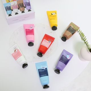 쿤달 BT21 시어버터 앤 마카다미아 퓨어 핸드크림 50ml 7구 기프트 세트 — 5점을 준 리뷰어가 2021년 3월 올린 사용 사진