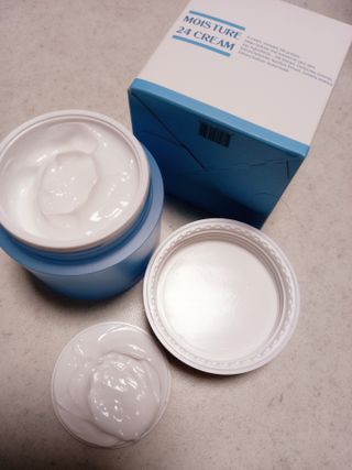 Dr.느루벗 느루벗 모이스쳐 24 크림 — 5점을 준 리뷰어가 2021년 3월 올린 사용 사진