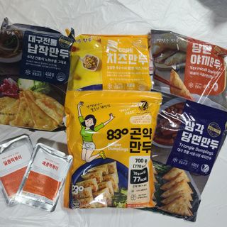 (주)성경순만두 곤약만두.콘치즈만두,삼각당면만두,당면 야끼만두,대구전통 납작만두,떡뽁이 매콤소스,달콤소스 — 5점을 준 리뷰어가 2023년 4월 올린 사용 사진