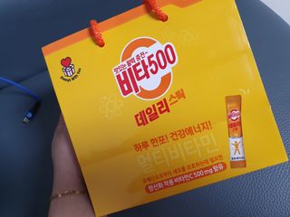 광동생활건강 [광동] 비타500데일리스틱 크리스마스 에디션 60포+20포 추가 증정&쇼핑백+스티커 gift — 5점을 준 리뷰어가 2021년 12월 올린 사용 사진