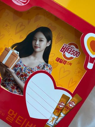 광동생활건강 [제니에디션] 비타500데일리스틱 gift set 60포+제니굿즈 3종+쇼핑백 — 5점을 준 리뷰어가 2021년 11월 올린 사용 사진