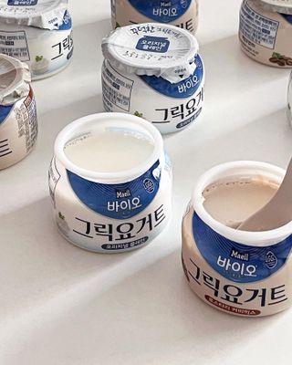 매일바이오 그릭요거트 오리지널 플레인 4개, 로스터리 커피믹스 4개 — 5점을 준 리뷰어가 2021년 12월 올린 사용 사진